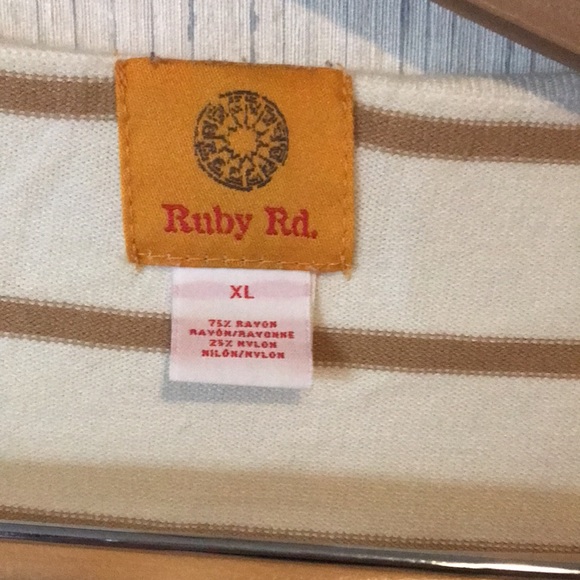 Ruby Rd top - Picture 3 of 4